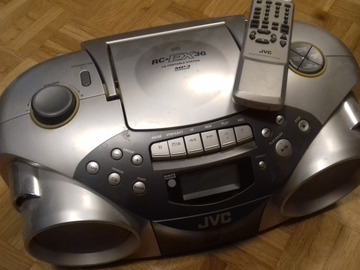 À donner: Radio-CD-cassette JVC