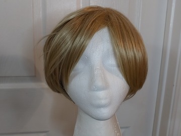 Selling with online payment: Sandy blonde short wig