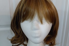 Selling with online payment: Light brown/blonde wavy medium wig