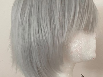Selling with online payment: Short Gray Wig