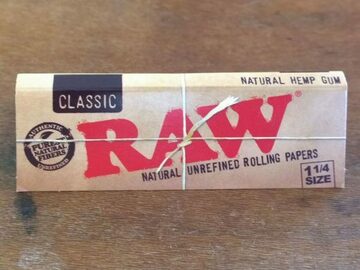 Post Now: RAW 1 1/4″ Classic Hemp Rolling Papers