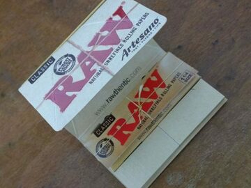  : RAW Classic Artesano Rolling Papers 1 1/4″