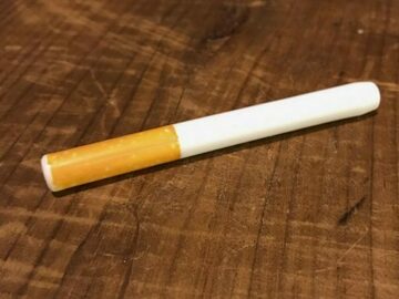 Post Now: Long Ceramic Cigarette Bat