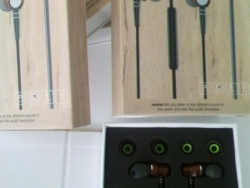 Comprar ahora: Small lot of 6 Sets Of Ecology Super Deep Bass Wired Wood Earbuds