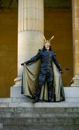 Loki Ragnarok costume, everything included