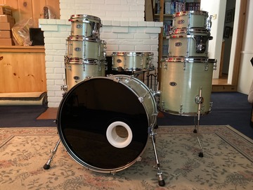 Selling with online payment: "Pure" Fiberglass Drumset