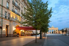 Suites For Rent: Presidential Suite Brandenburg Gate  │  Adlon Kempinski  │ Berlin