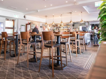 Book a table: Head to Kings Head Tavern and work with your laptop now
