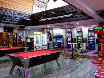 Coming Soon!: Hilly’s Dive Bar Arcade | Have some fun while collaborating