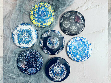  : Blue & White porcelain illustrated pattern pinback button set