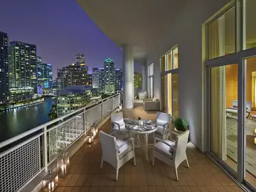 POA: Penthouse Residence │ Mandarin Oriental Hotel │ Miami