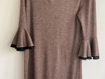 Selling: Shimmery dress with frill sleeves
