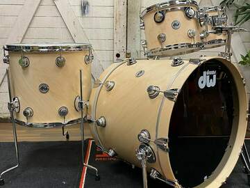 Selling with online payment: DW Collector's Series 4pc Drum Set in Satin Maple Natural