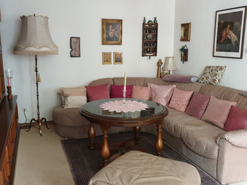 Biete Hilfe: Wohnzimmer Couchtisch Nussbaum mit Marmorplatte