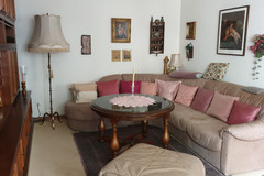 Biete Hilfe: Wohnzimmer Couchtisch Nussbaum mit Marmorplatte
