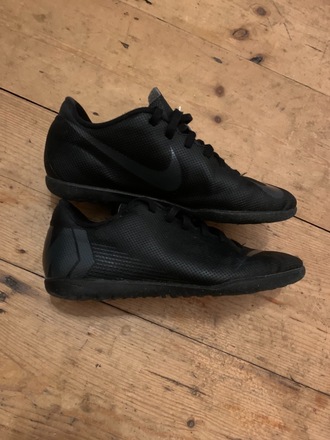 Kids nike on sale trainers size 13