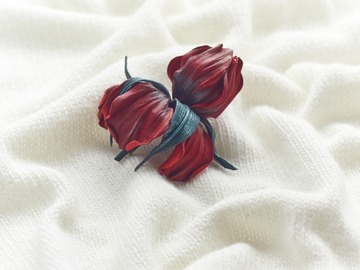 Vente au détail: Broche fait main en cuir rouge fleur d'Iris