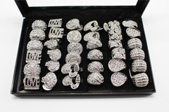 Comprar ahora: 36 Silver Bling Rhinestone Rings in Display Case