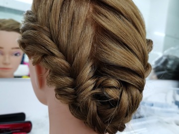 Offering Services - Hourly Based: Makeup on set / bridal / events artist