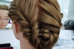 Offering Services - Hourly Based: Makeup on set / bridal / events artist