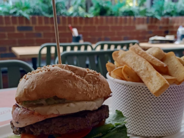 Book a table: Grill'd Bendigo | Resume working on your laptop then have a bite