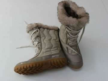 Selling with online payment: Pale cream snowboot UK size 4, perfect condition