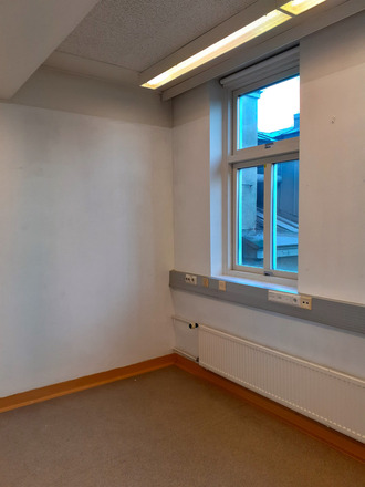 12m2 työhuone entisessä parantolassa 1h matkan päässä Helsingistä