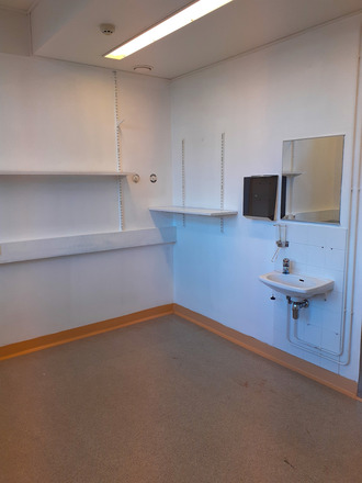 12m2 työhuone entisessä parantolassa 1h matkan päässä Helsingistä