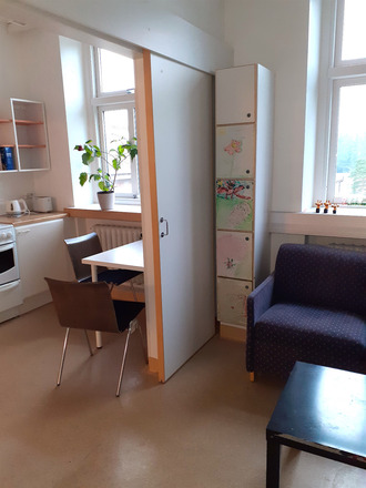 12m2 työhuone entisessä parantolassa 1h matkan päässä Helsingistä