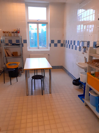 12m2 työhuone entisessä parantolassa 1h matkan päässä Helsingistä
