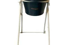 Rent out Monthly: Shnuggle bath and folding stand 
