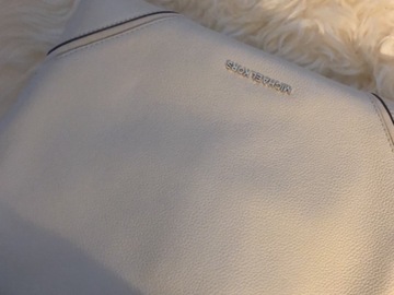 Selling: Michael Kors new bag