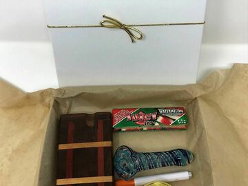 Post Now: Gift Box Set - Dugout with Bat, Grinder, Papers & 1 Hit Glass Han