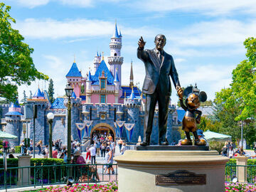 Daily Rentals: Anaheim CA, Capri Suites Parking Near Disneyland & More