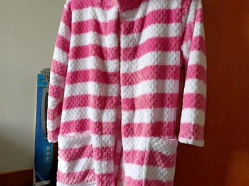 Selling with online payment: Bathrobe, Girl's size 10