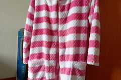 Selling with online payment: Bathrobe, Girl's size 10