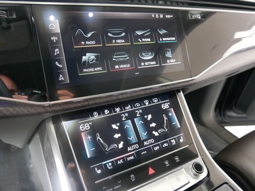 Selling with online payment: 2019 audi q8 oem Radio and climate control