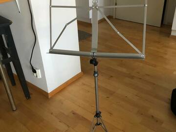 Selling: Sheet music stand