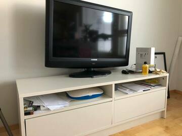 Selling: TV and TV bench