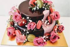 Selling: Two Tiers Cakes 