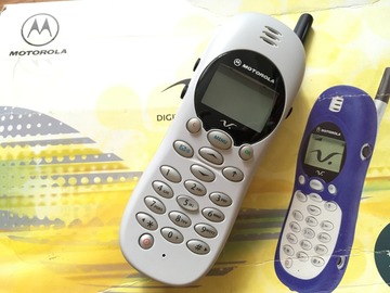 Selling with online payment: Motorola V2288 Boxed