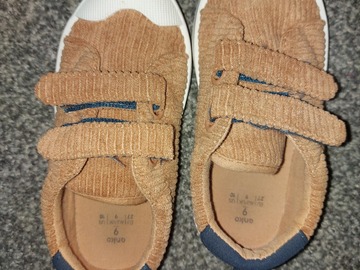 Selling with online payment: Size 9 boys shoes