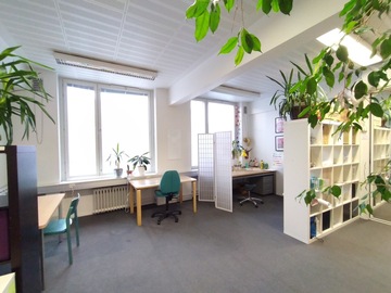 Vuokrataan: Työpöytäpaikka Vallilassa vapaana/ Free table space in Vallila