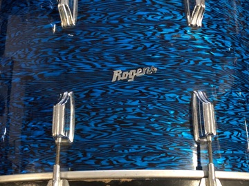 Selling with online payment: Vintage 6 piece Rogers Drum Set