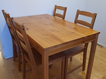 Selling: Wooden kitchen table and 4 chairs
