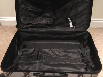 Rent out Weekly: it hardshell suitcase