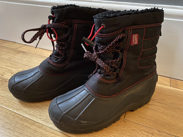 Selling with online payment: Unisex Black Snow Boots size 4