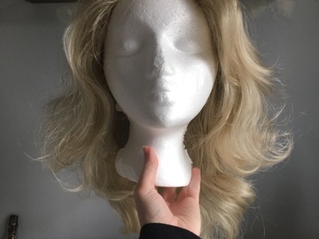 Selling with online payment: Wavy Blonde Hardfront/Fashion Wig