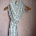 Vente au détail: longue écharpe chinée blanc cassé - gris