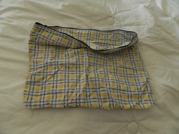 Vente au détail: maxi trousse plate en tissu marron uni, carreaux jaune et rayures